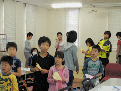 「飛行機はなぜ飛ぶの ～飛ばして遊ぼう～」のようす（2）